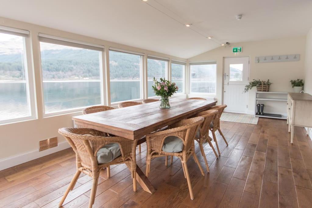 Rossmay House - 4 Bedroom Scottish Villa With Waterfront / Mountain Views Arrochar Exterior photo