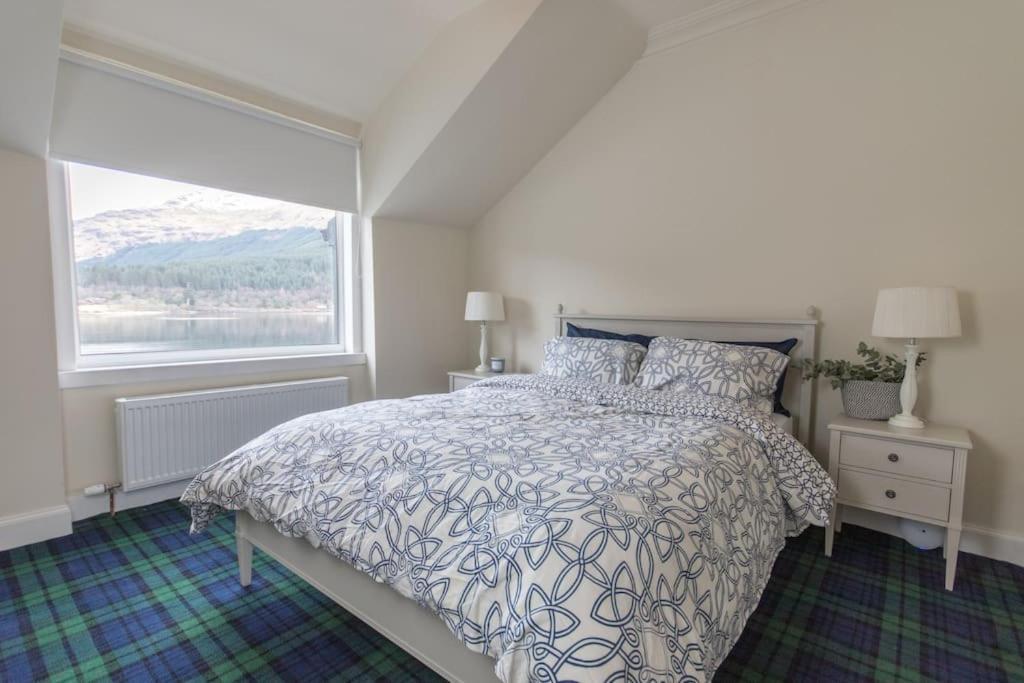Rossmay House - 4 Bedroom Scottish Villa With Waterfront / Mountain Views Arrochar Exterior photo