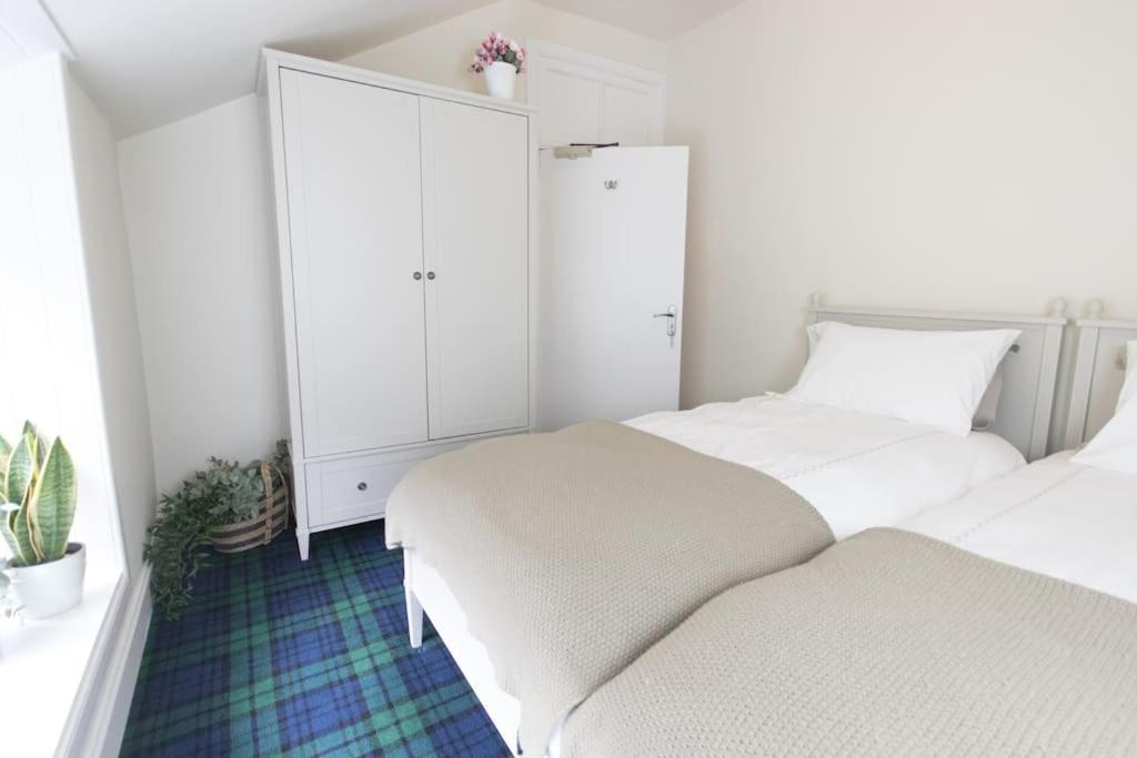 Rossmay House - 4 Bedroom Scottish Villa With Waterfront / Mountain Views Arrochar Exterior photo