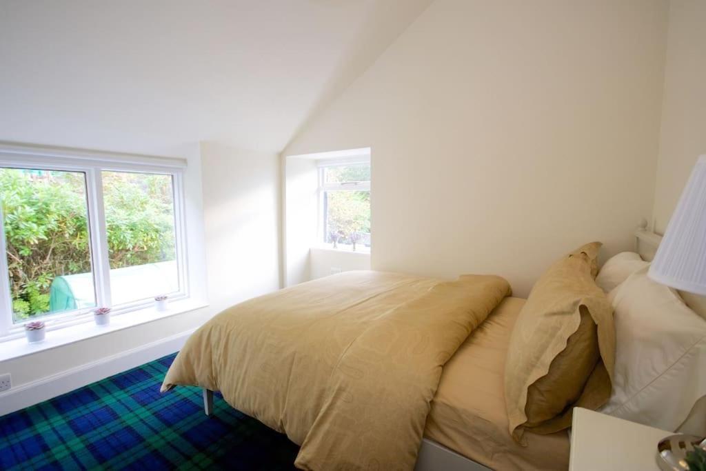 Rossmay House - 4 Bedroom Scottish Villa With Waterfront / Mountain Views Arrochar Exterior photo